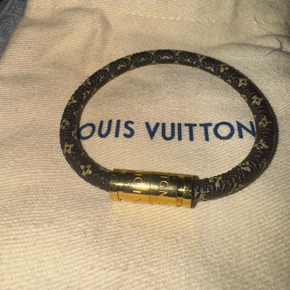 Louis Vuitton bracelet with box and dust bag.
Too small for me never worn - Picture 3 of 3